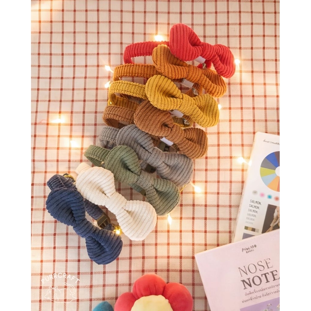 ปลอกคอนิรภัยผ้าลูกฟูกพร้อมโบว์กลมถอดออกได้ มี 8 สี ปรับขนาดได้แถมกระดิ่งฟรีสําหรับแมวและหมาเล็ก